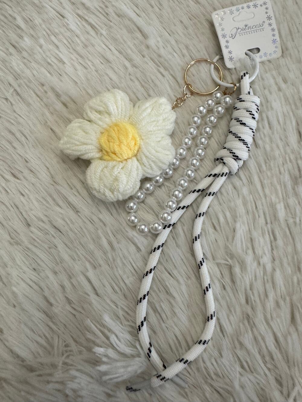 White & black rope bag charm keychain phone strap white daisy flower pearl beads